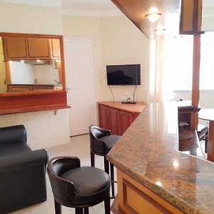 Apartment on Oscar Freire by Paulista&Clínicas